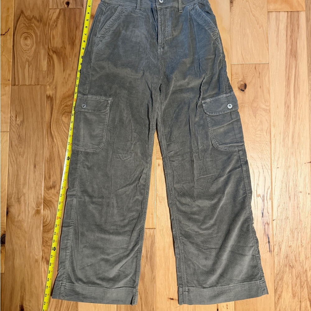 Women’s American Eagle Olive Green corduroy pants. Size 4